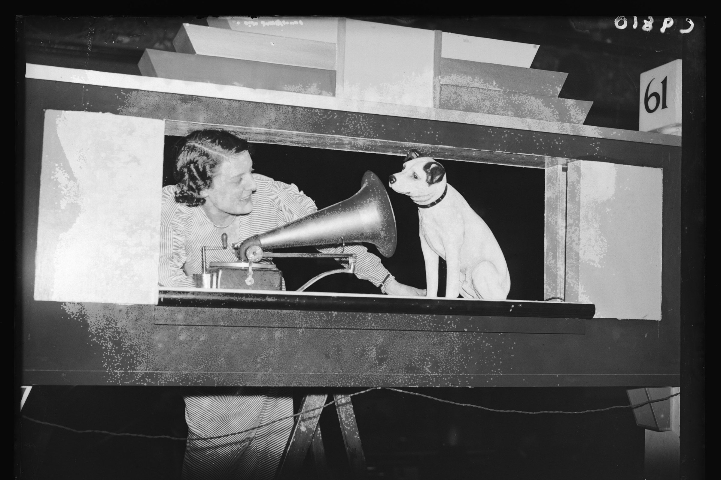 HMV Nipper