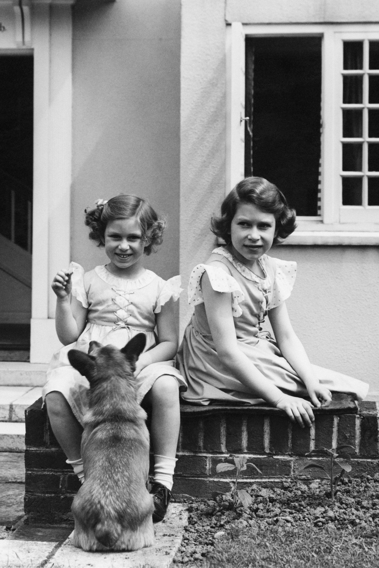 Erzsébet és Margit hercegnő corgi