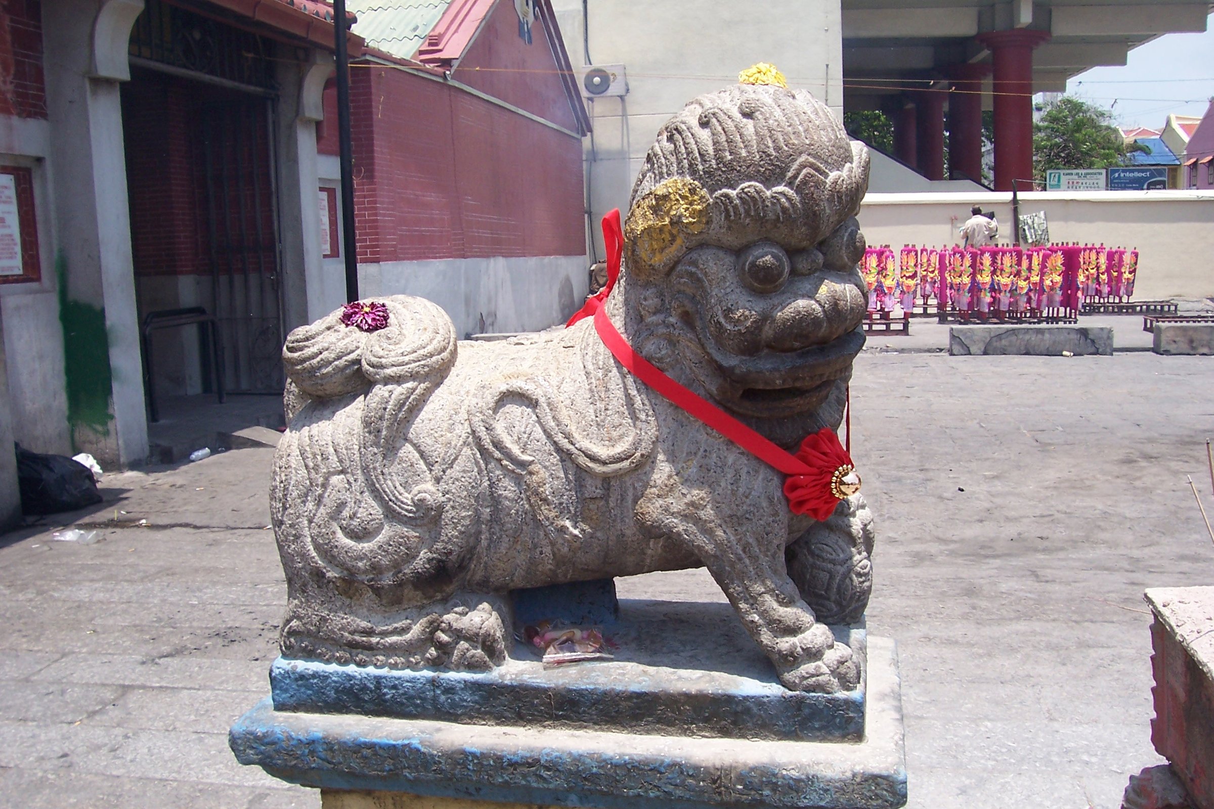 Foo kutyaszobor templom