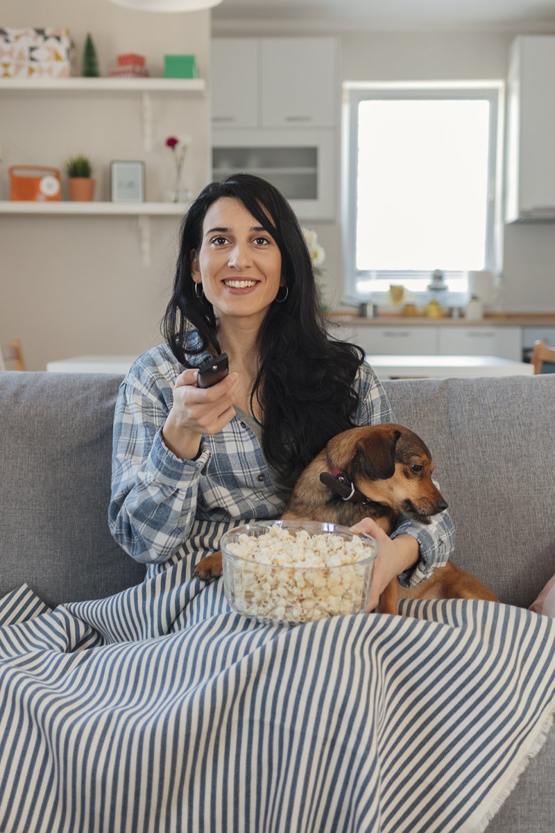 popcorn pattogatott kukorica kanapé tv