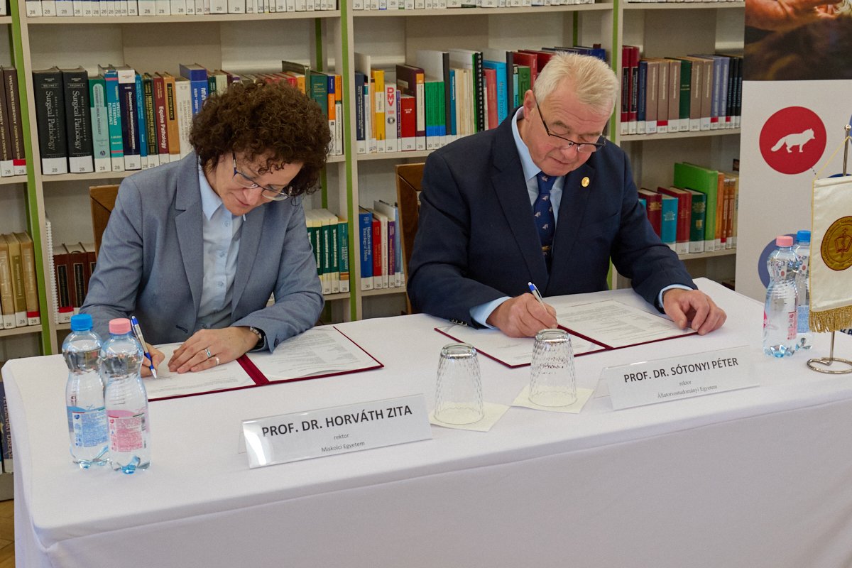 ProfDrHorvathZita_ProfDrSotonyiPeter_alairas_20220222_1