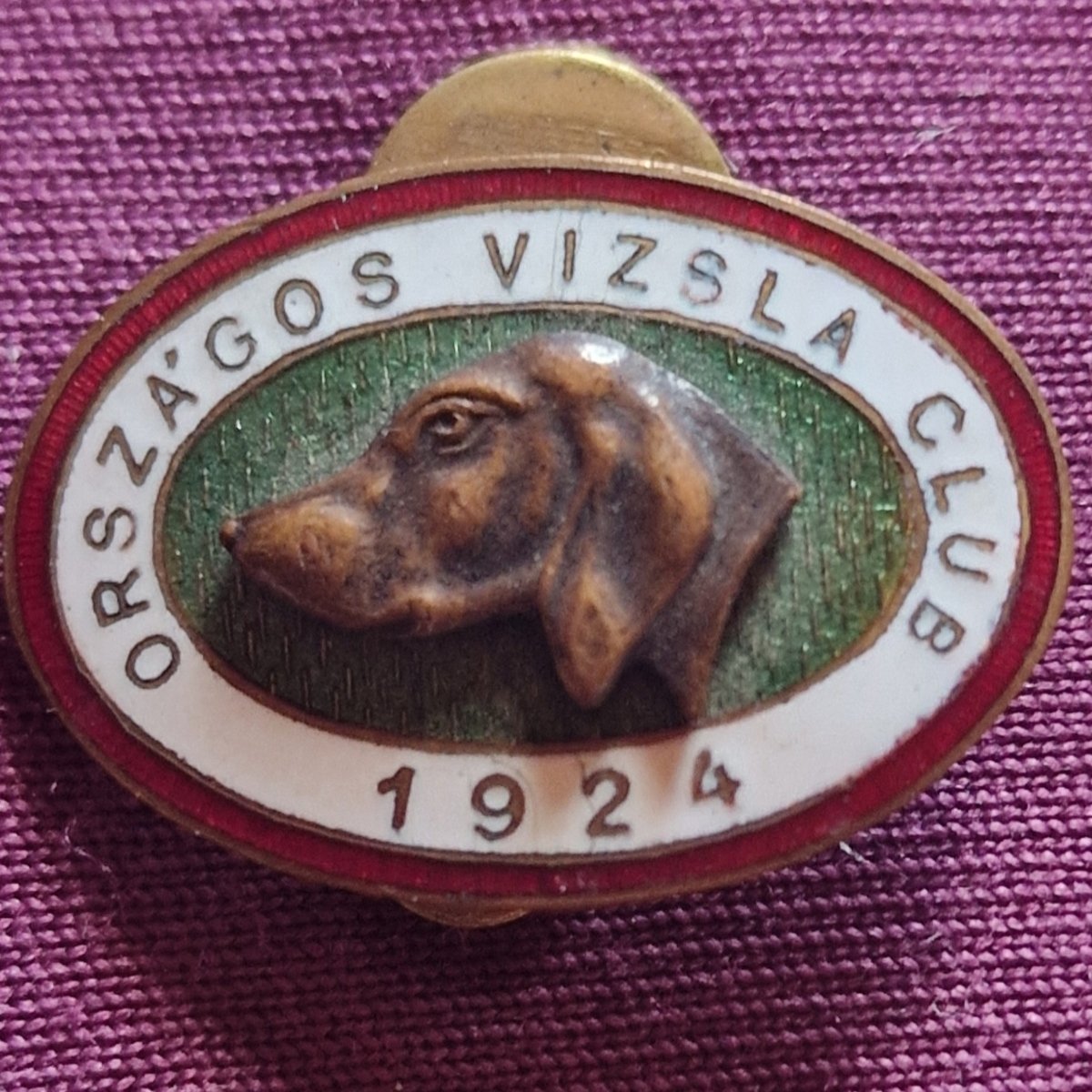 engedély kell a felhasználáshoz vizsla club kitűző Makó János nemzeti múzeum