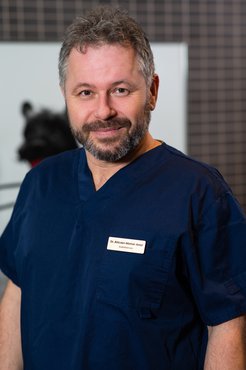 Képaláírás: Dr. Bölcskei Molnár Antal, a Dunakeszi Kisállatkórház, VeresVet Állatkórház és a Natural Pet Care System egyik alapítója