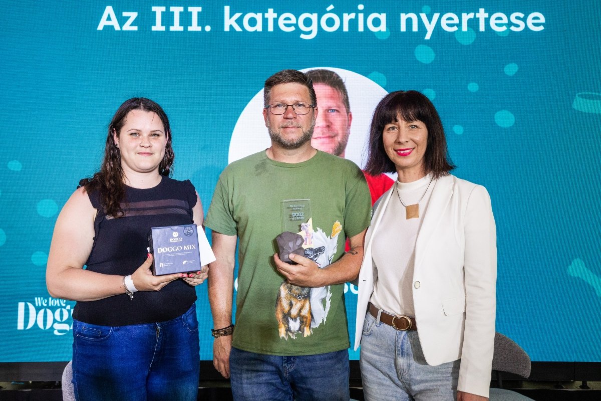 DOGZ-díjátadó Molnár Eszter (DOGGO), Csörgő Balázs és Reiber Gabriella