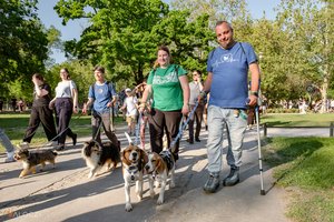 Résztvevők a DOGZ Fesztivál közös falkasétáján