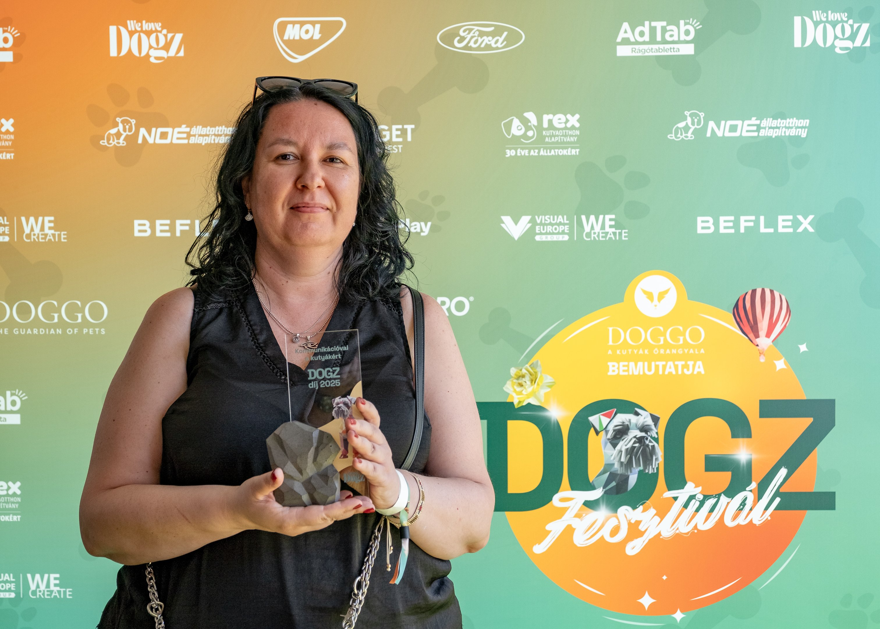 Dr. Kajó Cecília a DOGZ-díjjal
