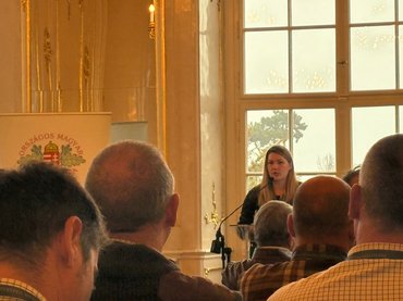 dr. Csulak Eszter beszél a konferencián a rókák terjesztette betegségről Gödöllőn